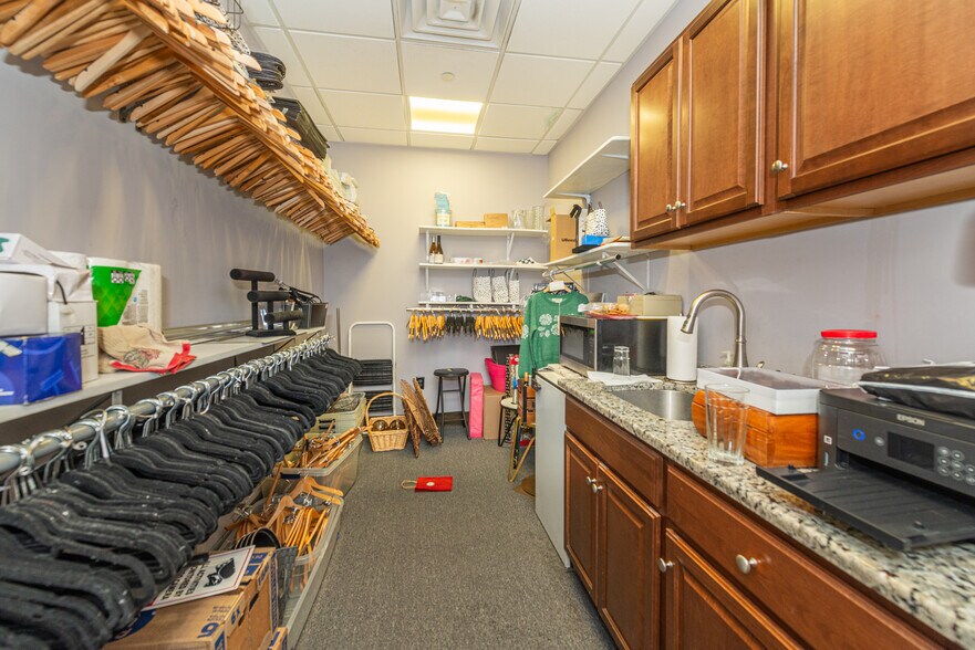 More Photos Of 8-10 White Hall Rd, Towaco Storefront Retail Office For Lease