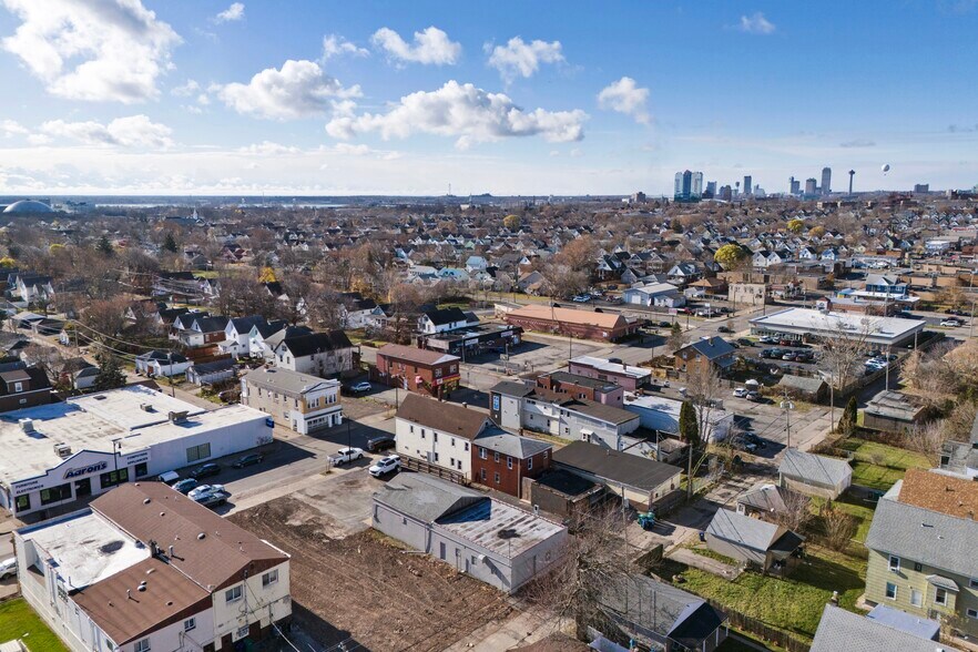 More Photos Of 2514 Pine Ave, Niagara Falls General Retail For Sale