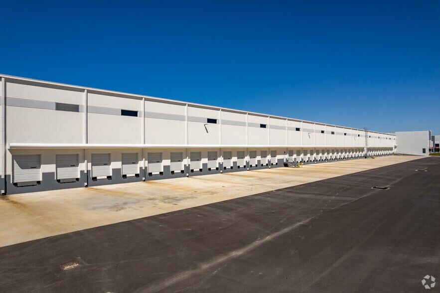 More Photos Of 1220 Ocoee Apopka Rd, Apopka Unknown For Lease