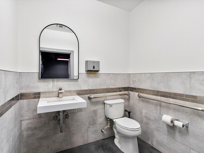 More Photos Of 5805 Saintsbury Dr, The Colony Apartments For Lease