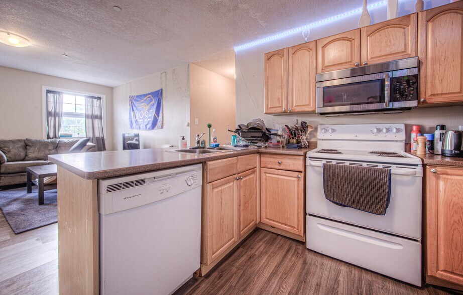 More Photos Of 172 Regina St N, Waterloo Apartments For Sale