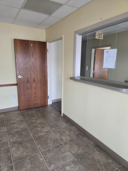 More Photos Of 941 W McClain Ave, Scottsburg Office For Lease