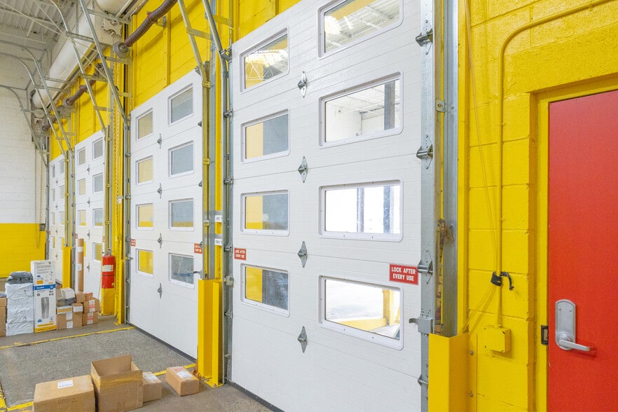 More Photos Of 202-206 Pegasus Ave, Northvale Warehouse For Lease