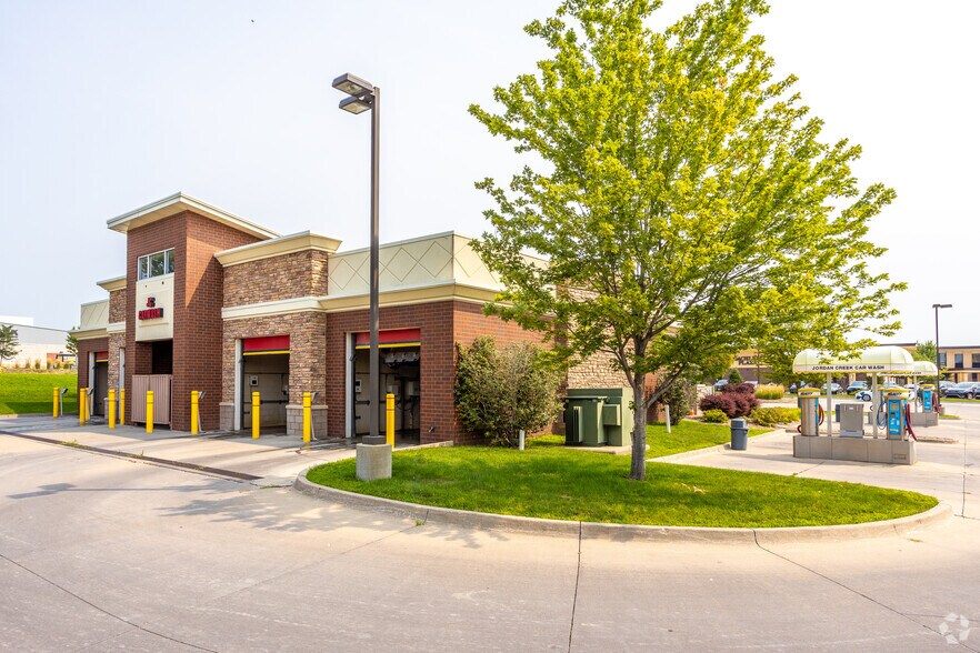 More Photos Of 6604 Coachlight Dr, West Des Moines Carwash For Sale