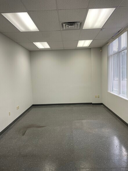 More Photos Of 4638 Resource Dr, Chattanooga Showroom For Lease