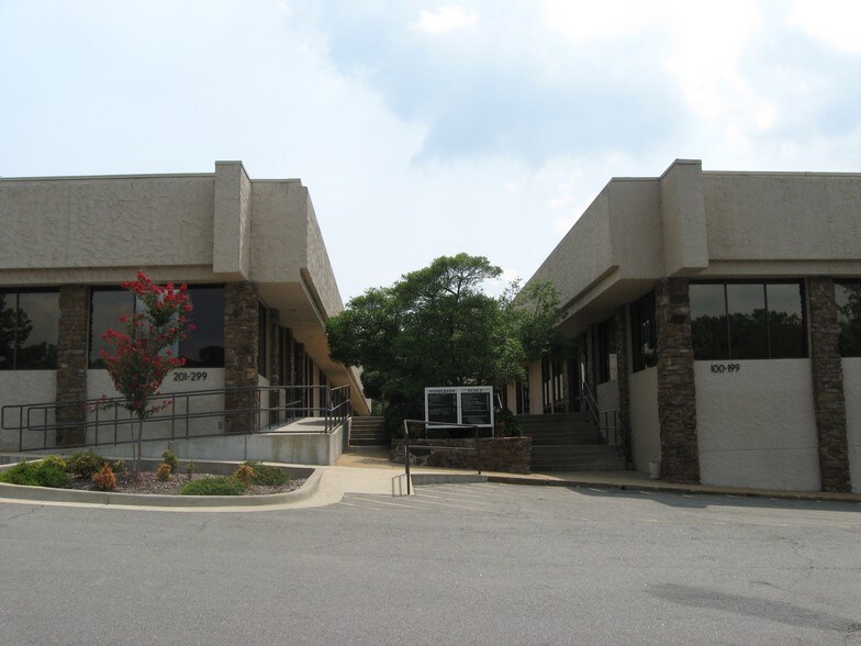 More Photos Of 1100 N University Ave, Little Rock Office For Lease