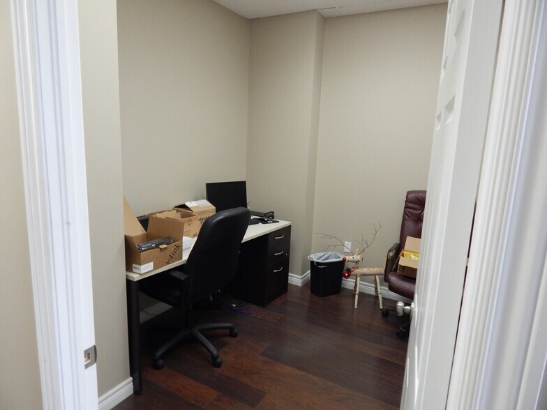 More Photos Of 301 Fruitland Rd, Hamilton Unknown For Lease