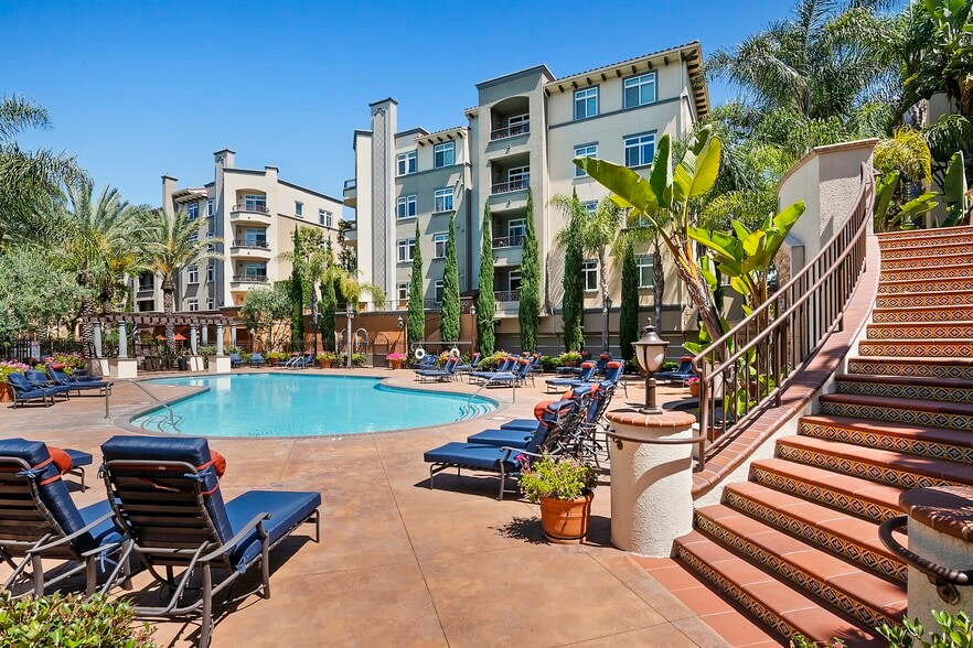 More Photos Of 8601 Lincoln Blvd, Los Angeles Apartments For Lease