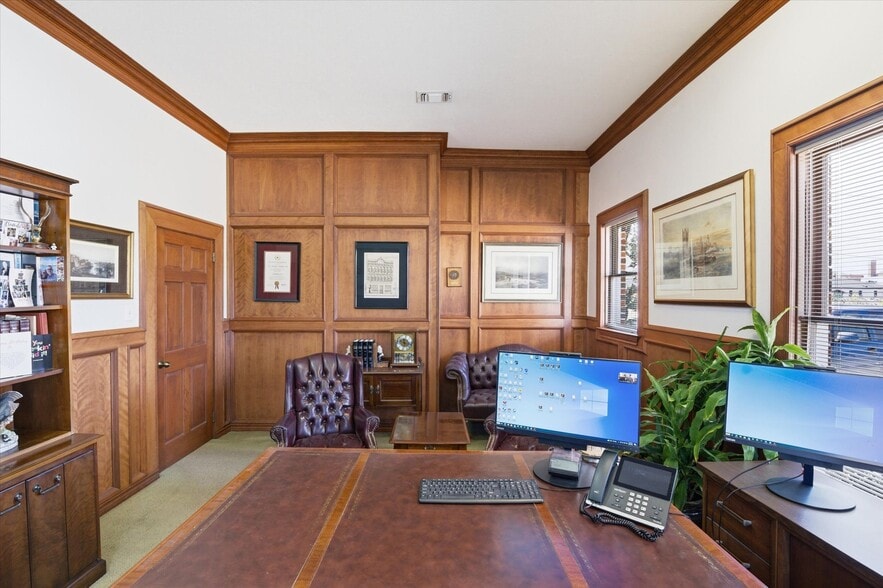 More Photos Of 717 E 1st St, Humble Office Residential For Sale