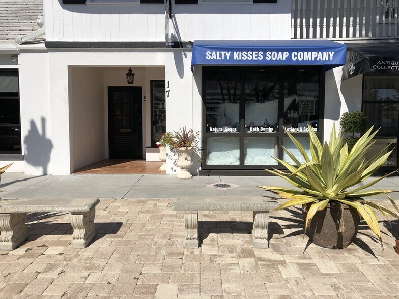 More Photos Of 9-19 Fillmore Dr, Sarasota Storefront Retail Office For Lease