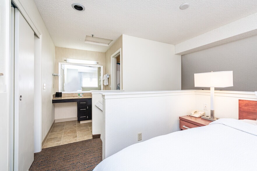 More Photos Of 1530 Howe Ave, Sacramento Hotel For Sale