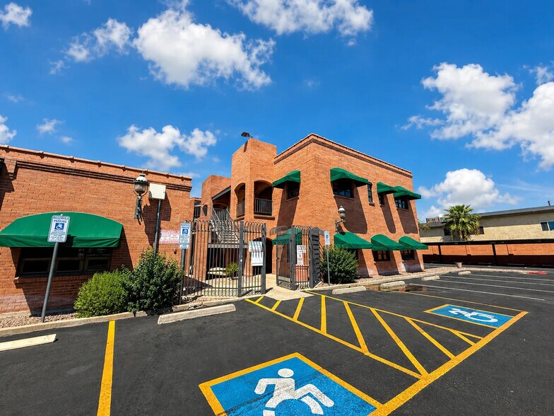 More Photos Of 2701 N 16th St, Phoenix Medical For Sale