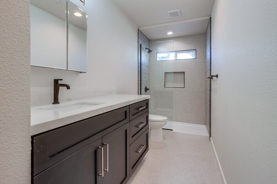 More Photos Of 3449 Ocean Front Walk, San Diego Apartments For Sale