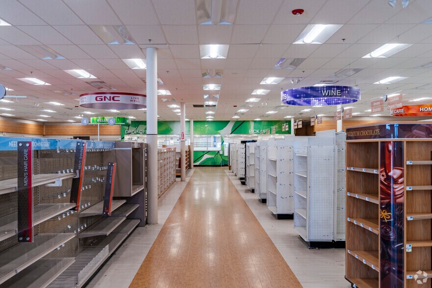 More Photos Of 1615 Main St, Susanville Drugstore For Lease