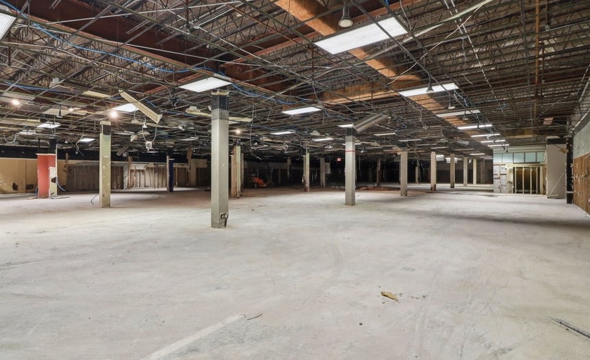 More Photos Of 300 Broad St, Kingsport General Retail For Sale