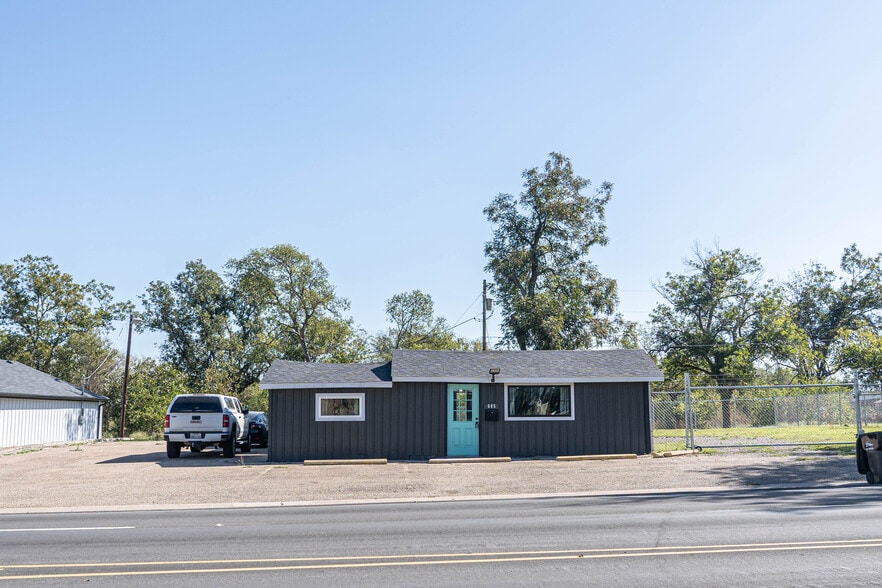 More Photos Of 603-605 S Martin Luther King Blvd, Temple Light Manufacturing For Lease