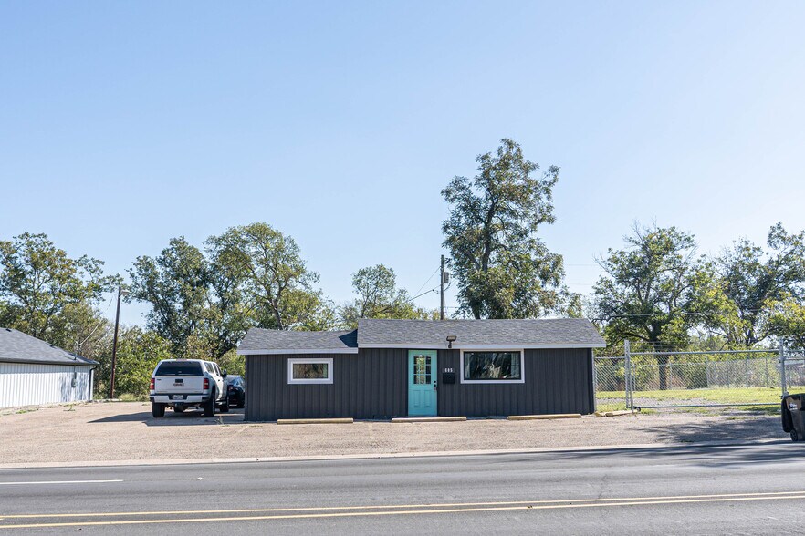More Photos Of 605 Martin Luther King Jr Dr, Temple Research And Development For Sale