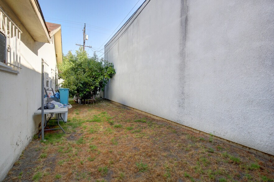 More Photos Of 8306 Garfield Ave, Bell Gardens Storefront Retail Residential For Sale