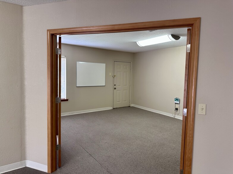 More Photos Of 255 SW 1st Ave, Canby Loft Creative Space For Sale