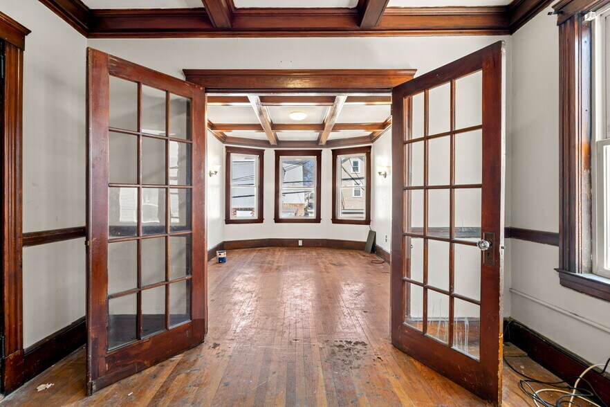 More Photos Of 136-138 Winter St, Haverhill Storefront Retail Residential For Sale