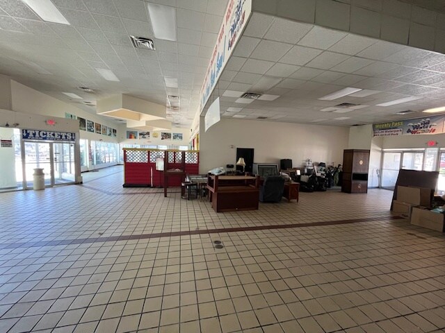 More Photos Of 910 U.S. 17 Business, Surfside Beach Warehouse For Lease