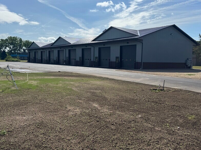 More Photos Of 10 Regency Oaks Blvd, Rochester Warehouse For Lease