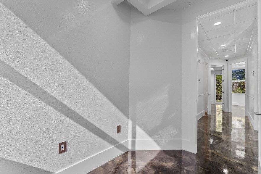 More Photos Of 13730 Cypress Terrace Cir, Fort Myers Medical For Sale