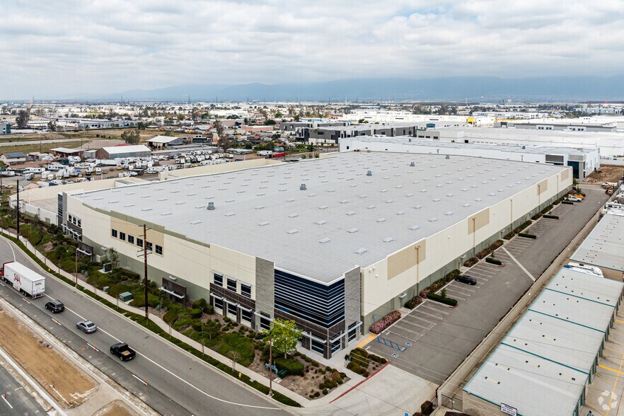 More Photos Of 11275 Banana Ave, Fontana Distribution For Lease