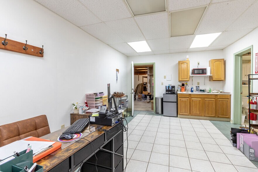 More Photos Of 6640 Lincoln Ave, Lockport Freestanding For Sale