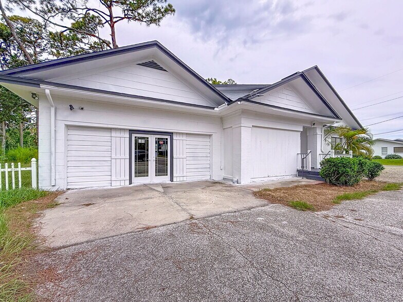 More Photos Of 301 N US Highway 41, Ruskin Office Residential For Lease
