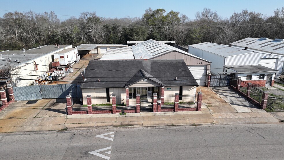 More Photos Of 4127 Weslow St, Houston Industrial For Lease