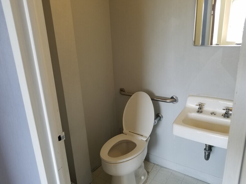 More Photos Of 3611 Branch Ave, Temple Hills Medical For Lease