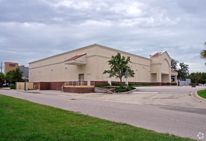 More Photos Of 550 W 1st St, Sanford Freestanding For Sale