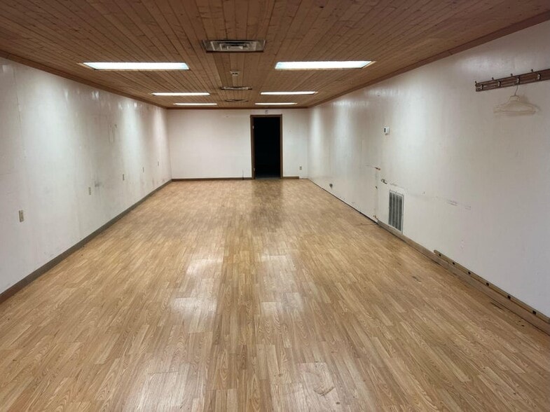 More Photos Of 868 State Route 3 and 12, Hinton Flex For Sale