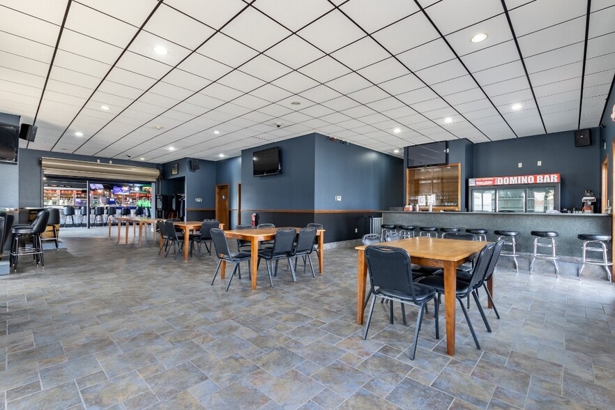 More Photos Of 740 Washington St, Wausau Bar For Sale