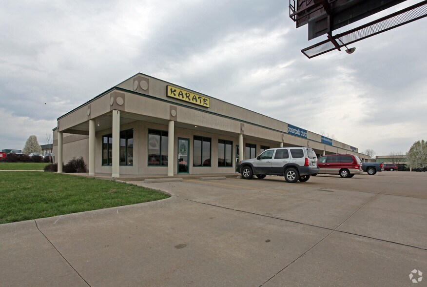 More Photos Of 622-640 W Jefferson Rd, Grain Valley Unknown For Lease