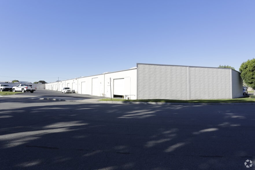 More Photos Of 1591 S Sinclair St, Anaheim Unknown For Lease
