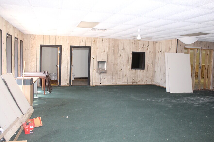 More Photos Of 1421 34th St, Woodward Service For Sale