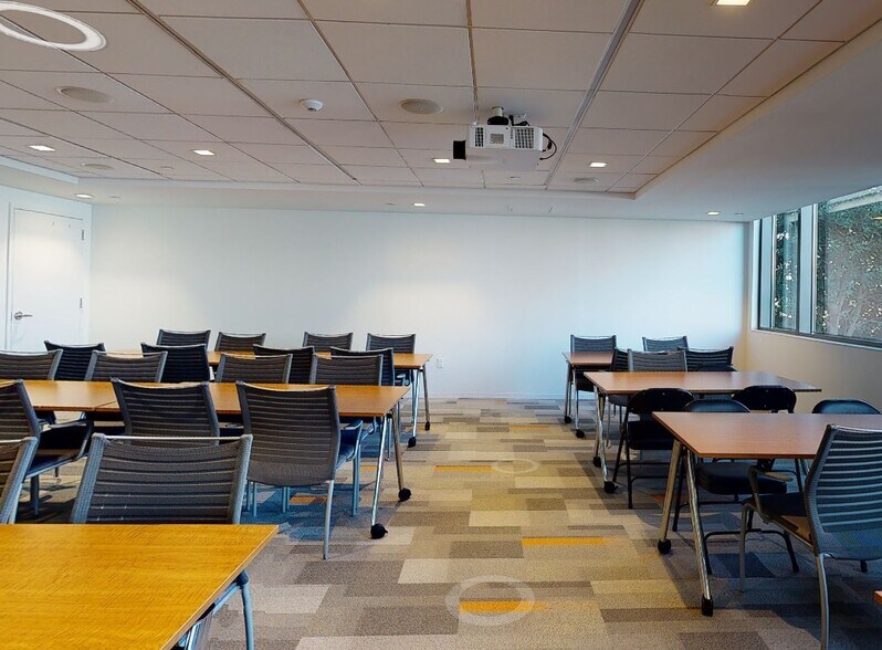 More Photos Of 2325 Dulles Corner Blvd, Herndon Office For Lease