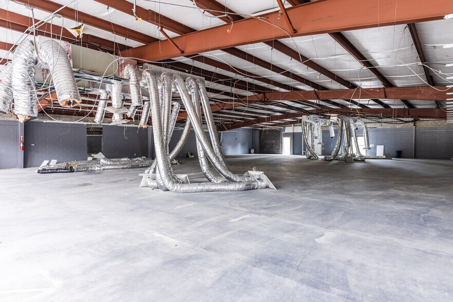 More Photos Of 5953 Roosevelt Blvd, Jacksonville Storefront Retail Office For Lease