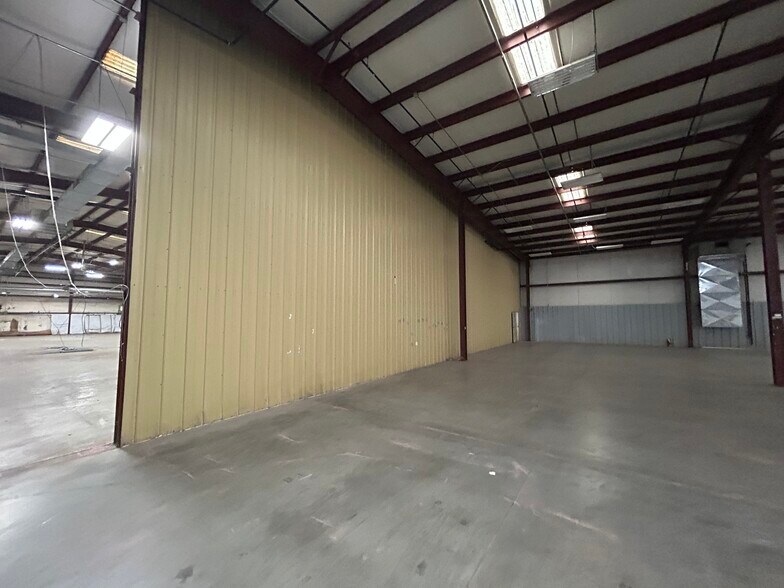 More Photos Of 1000 Industrial Pky, Elkhart Warehouse For Lease