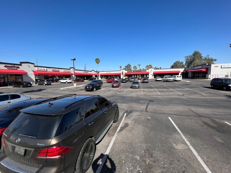 More Photos Of 1211 N Country Club Dr, Mesa General Retail For Lease