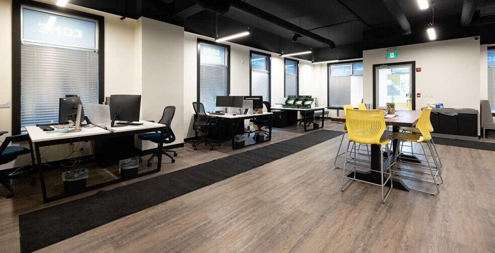 More Photos Of 8026 Franklin Av, Fort McMurray Office For Sale