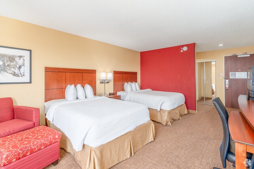 More Photos Of 2504 North Loop W, Houston Hotel For Sale