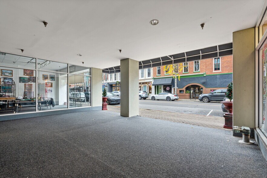 More Photos Of 222 Pearl St, New Albany Office Residential For Lease