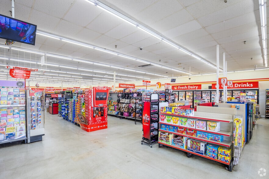 More Photos Of 208 E Mcintyre St, Mullins Supermarket For Sale