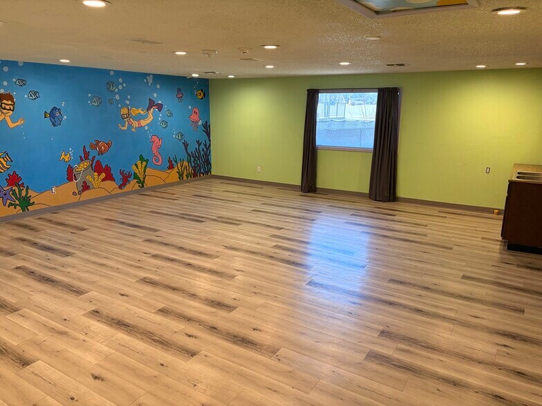 More Photos Of 515 W Bridge St, Granbury Freestanding For Lease