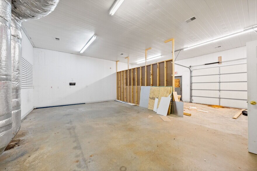 More Photos Of , Clarksville General Retail For Sale