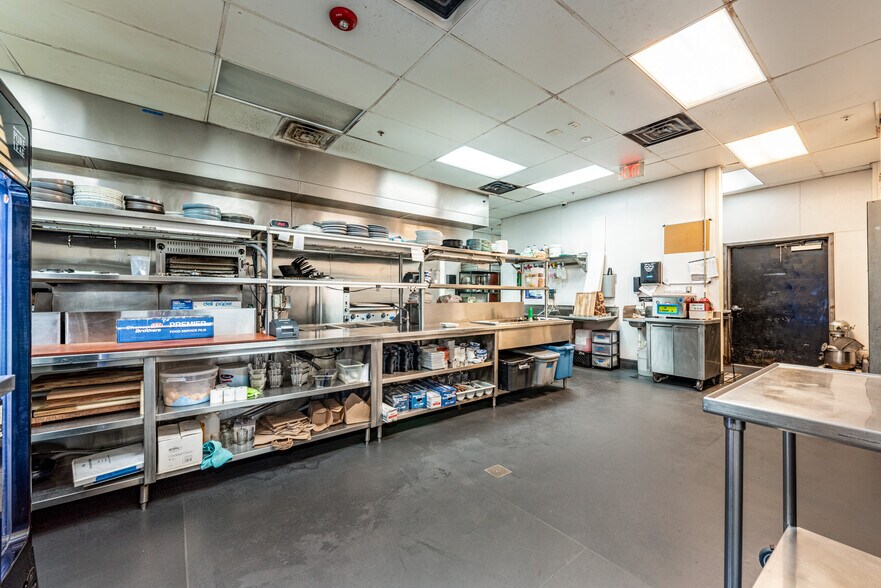 More Photos Of 4757 The Grove Dr, Windermere General Retail For Sale