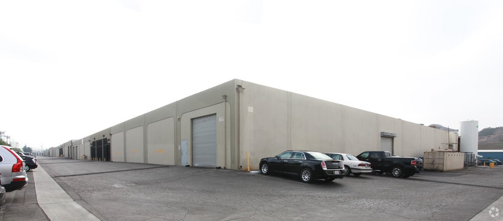 More Photos Of 12882 Pierce St, Pacoima Warehouse For Lease
